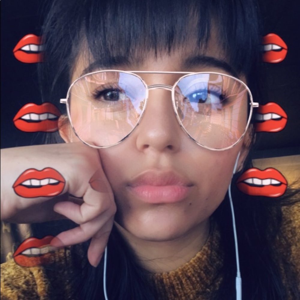 Meet your Posher, Zolia